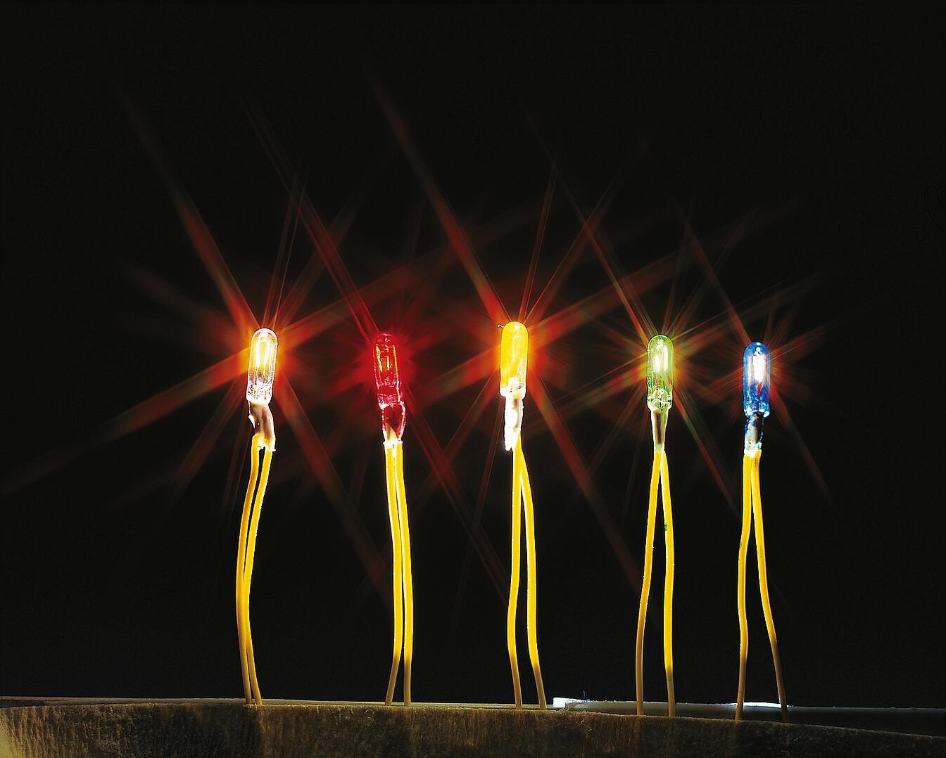 Faller 2 Lichtstrips met ledverlichting, warm wit, 180 mm 180654 Faller 2 Lichtstrips met ledverlichting, warm wit, 180 mm 180654