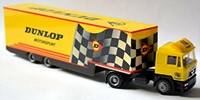 Herpa 037044 H0 - MAN F2000 SZG Vrachtwagen met Trailer Dunlop Motorsports