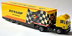 Herpa 037044 H0 - MAN F2000 SZG Vrachtwagen met Trailer Dunlop Motorsports