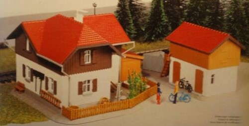 Kibri 9485 H0 - Landelijk Huis met Bijgebouw
