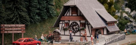 Faller celebrates 80 years with beautiful Black Forest anniversary models