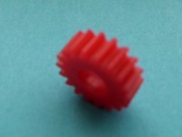Roco 86454  - Zahnrad Z=18 M0!4 gerade - rot Geschikt voor de 1e uitgave ROCO Sik zonder vliegwiel. 
